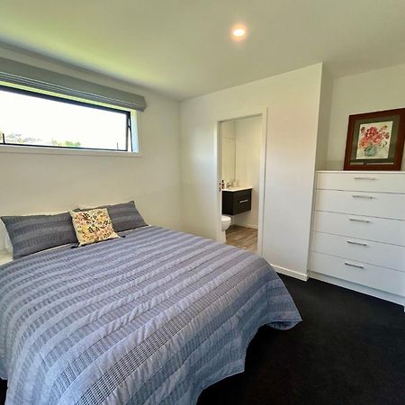 Modern Family Pad In Cromwell Villa Екстериор снимка