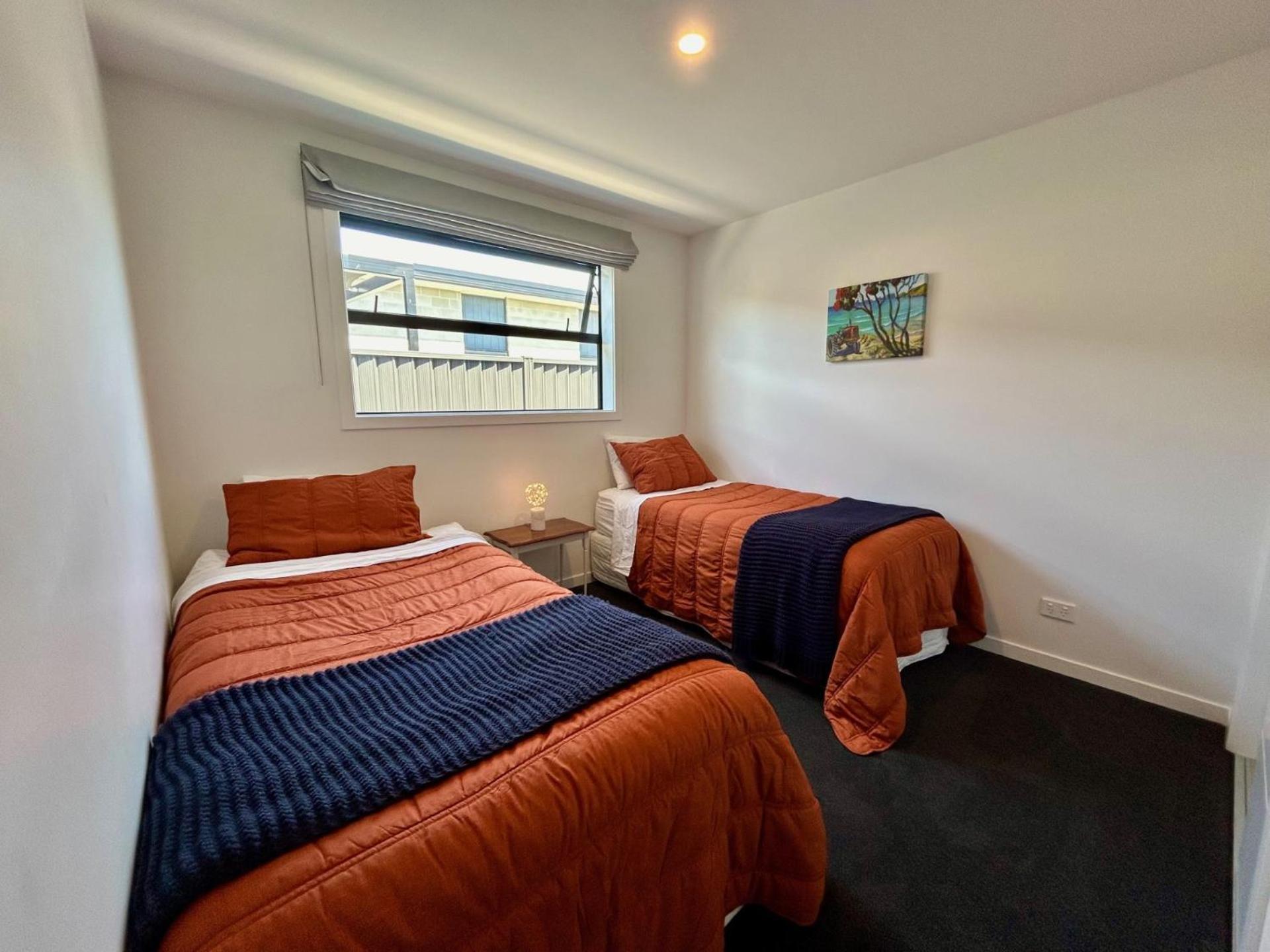 Modern Family Pad In Cromwell Villa Екстериор снимка
