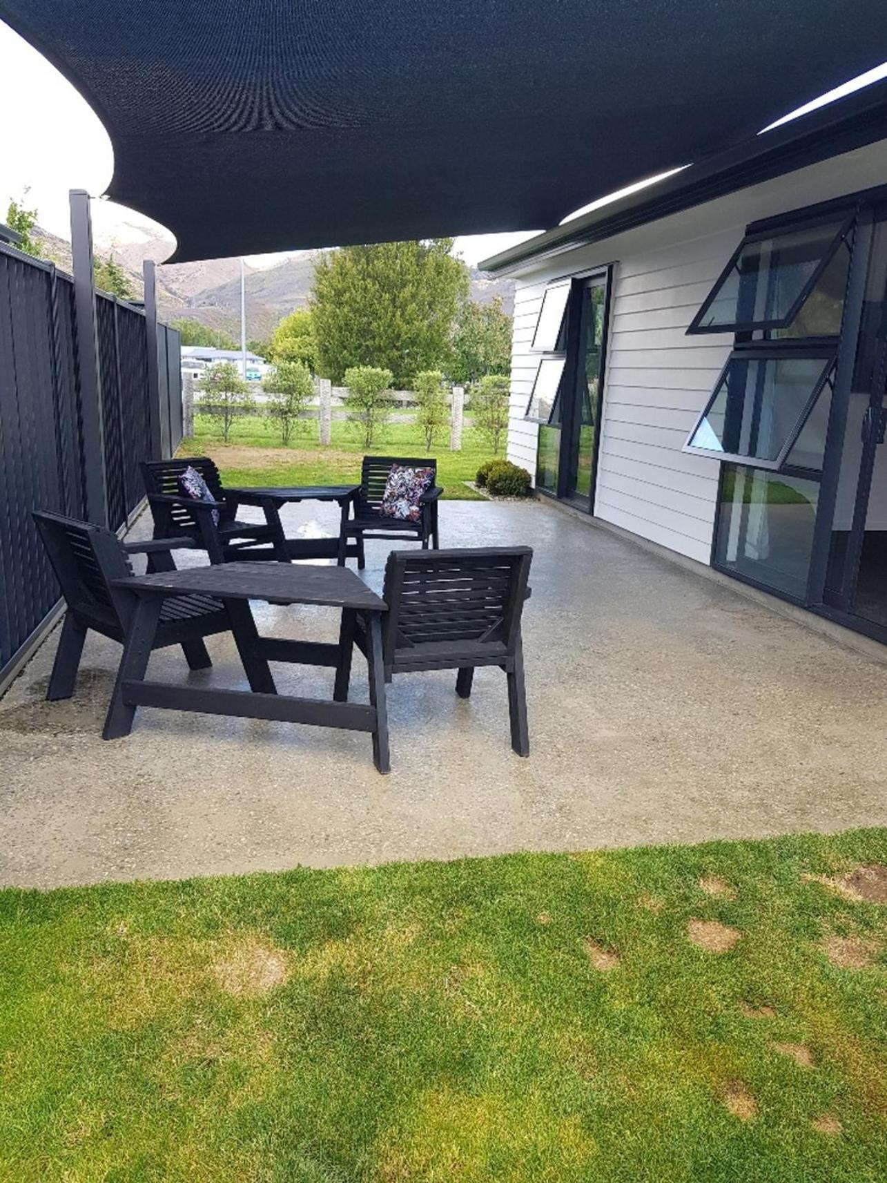 Modern Family Pad In Cromwell Villa Екстериор снимка